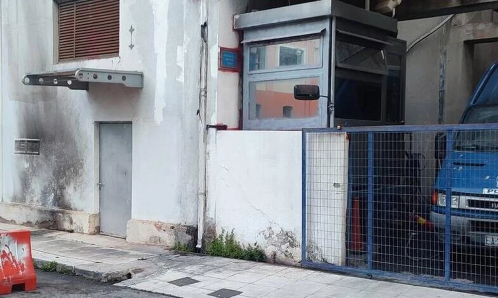 Πάτρα: Επίθεση με βόμβες μολότοφ στο τμήμα Μεταγωγών της Αστυνομίας